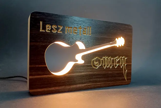Világítós gitáros dekoráció