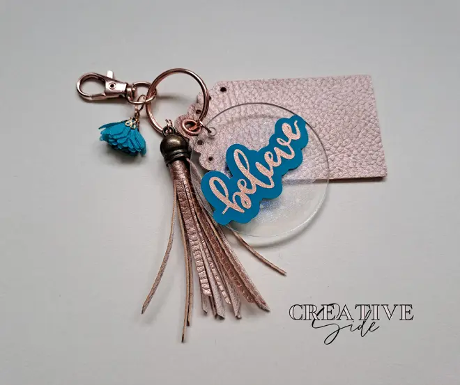 Inspiráló kulcstartók - Plasztik kulcstartó és matrica és egyedi készítésű műbőr dísszel