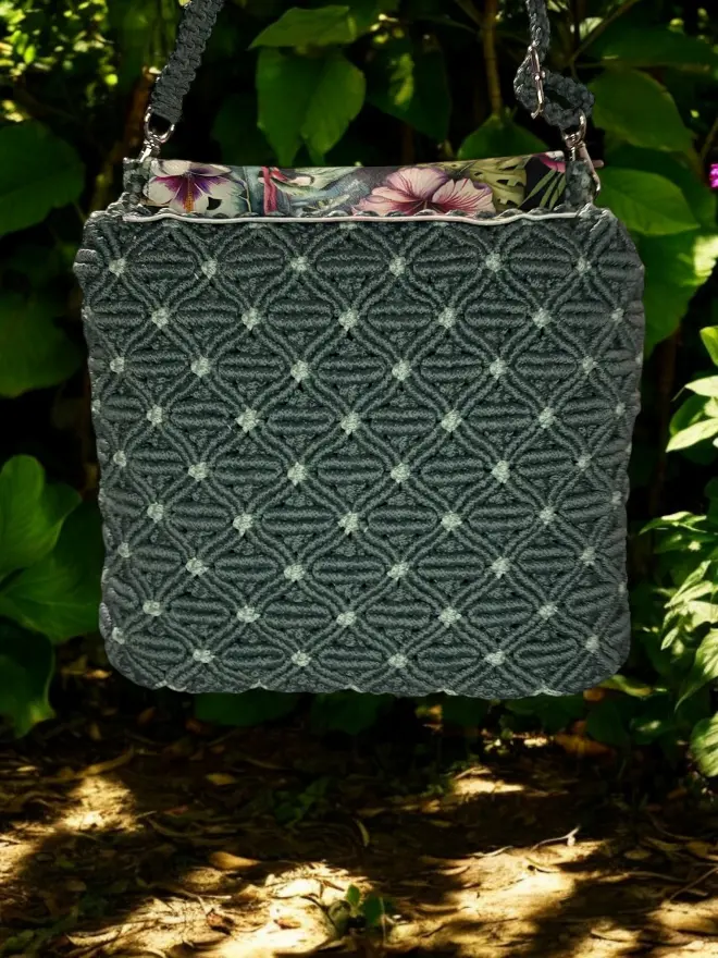 Makramé crossbody táska fedéllel