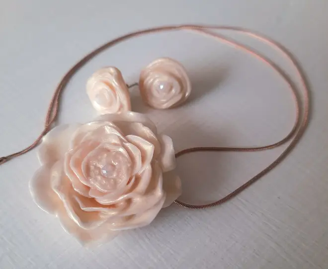 Rózsás esküvői ékszerszett