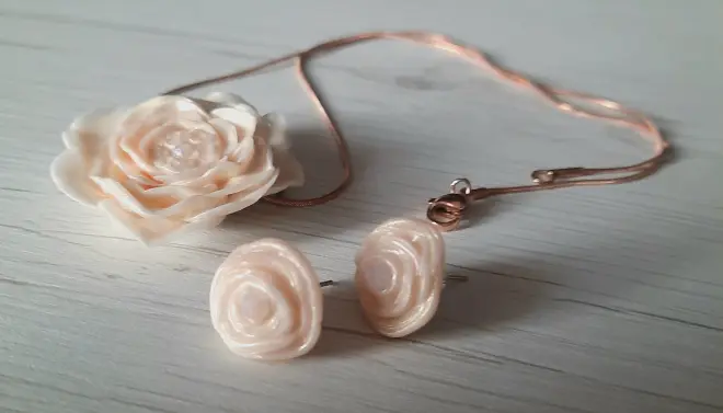 Rózsás esküvői ékszerszett