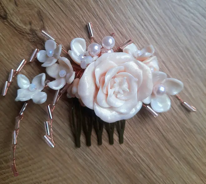 Rózsás esküvői ékszerszett