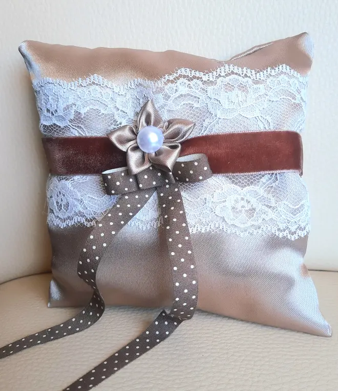 Szatén gyűrűpárna