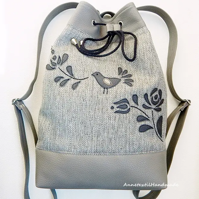 Kalocsai madaras többfunkciós hátizsák