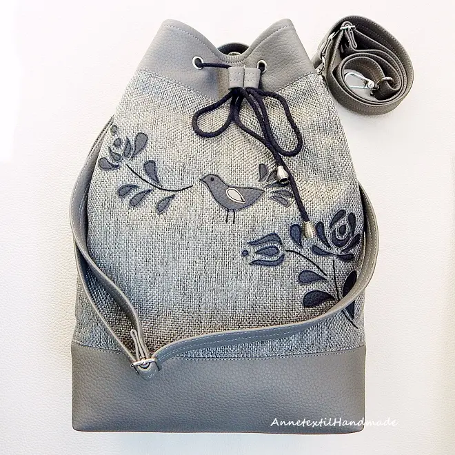 Kalocsai madaras többfunkciós hátizsák