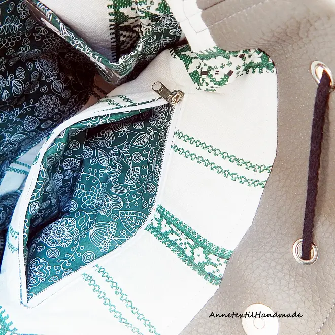 Kalocsai madaras többfunkciós hátizsák